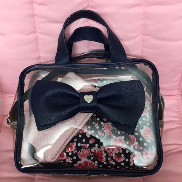 Betsey Johnson Handbags - NWOT- BEtsey cosmetic weekender